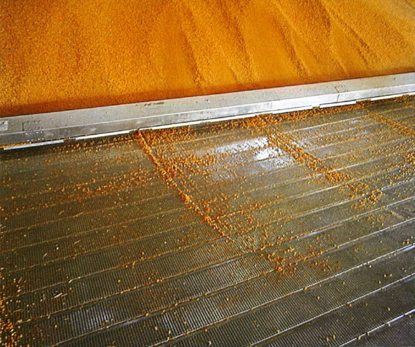 vis de ballais intégré. équipement agricole pour la manutention de grain.